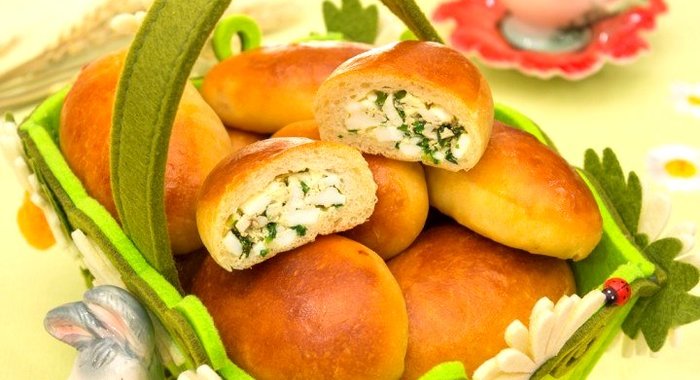 Пирожки с луком и яйцом