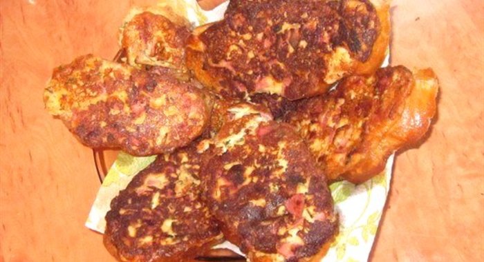 Горячие бутерброды с колбасным сыром