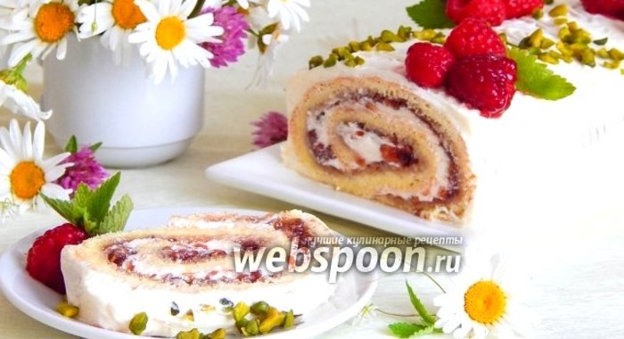 Бисквитный рулет с заварным кремом и малиновым вареньем