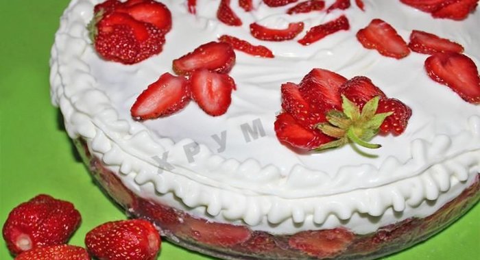 Клубничка торт творожно клубничный