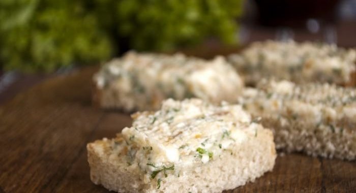 Бутерброды с копченым кальмаром