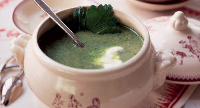 Суп-пюре из шпината с яйцом