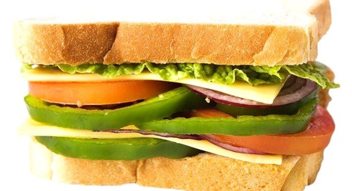 Бутерброд с сыром и помидором или огурцом