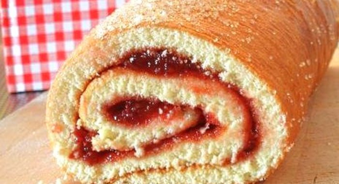 Бисквитный рулет с творогом