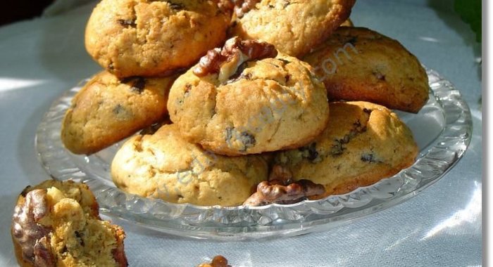 Печенье с шоколадной крошкой и орехами