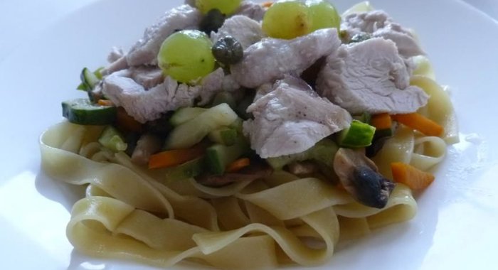 Индейка под белым маринадом с фетуччини