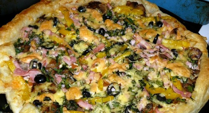 Пицца с сыром и грибами