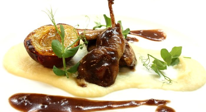 Перепелка запеченная со сливовым соусом и кремом из пастернака