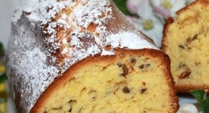Кекс с изюмом и орехами