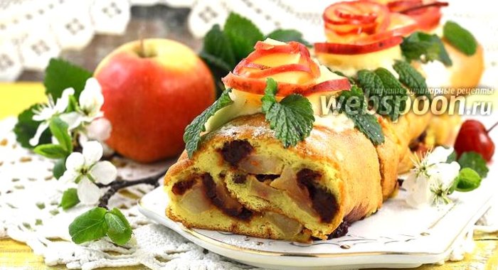 Быстрый рулет с яблоками и консервированной вишней