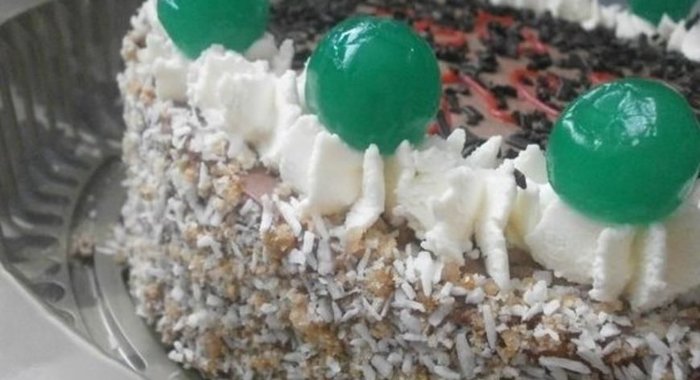 Бисквитный торт с шоколадные кремом