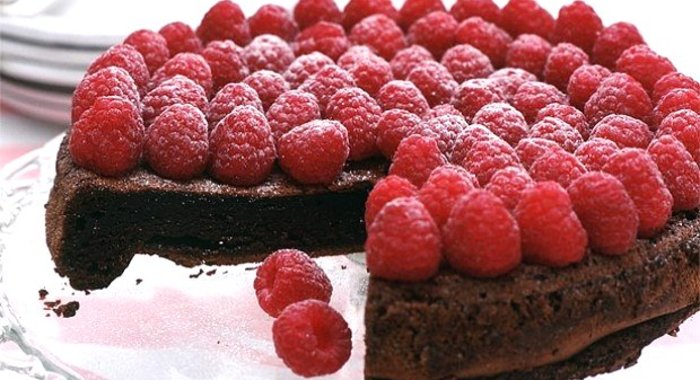 Пирог с малиной из бисквитного теста