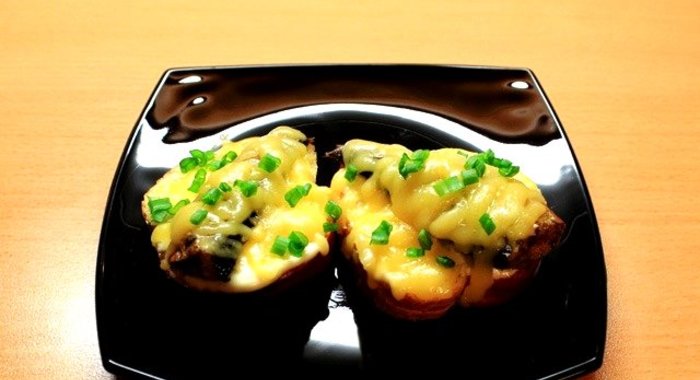 Бутерброды со шпротами в духовке