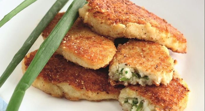 Картофельные пирожки с зеленым луком