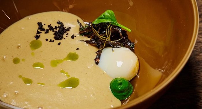 Крем из жаренного картофеля с черными лисичками