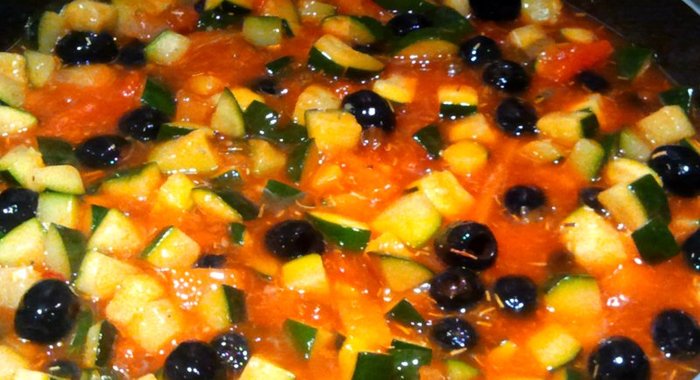 Рагу из цукини с маслинами