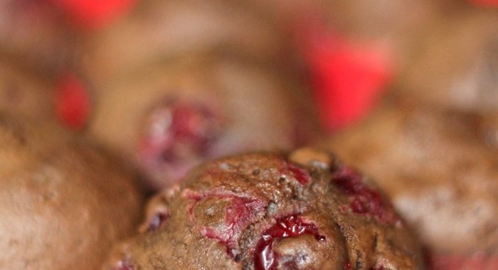 Шоколадные кексы с клюквой