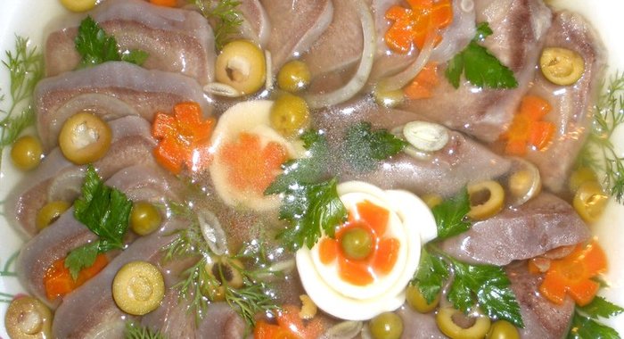 Заливное из свиного языка