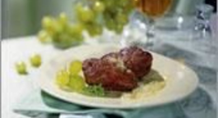 Телячья печенка с белым виноградом и мускатом