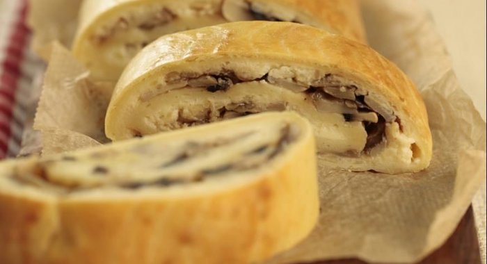 Картофельный рулет с грибами