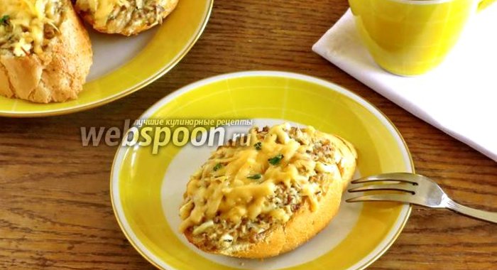 Горячие бутерброды с сайрой в духовке