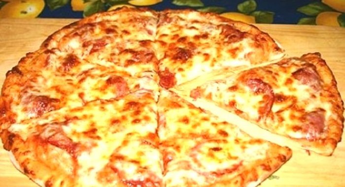 Пицца на сковороде на сметане