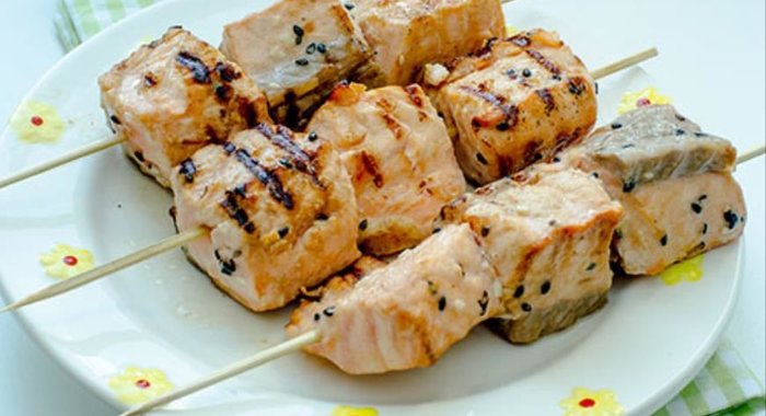 Шашлыки из семги в медово-горчичном соусе