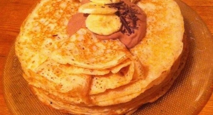 Дрожжевые блины с шоколадно-банановым кремом