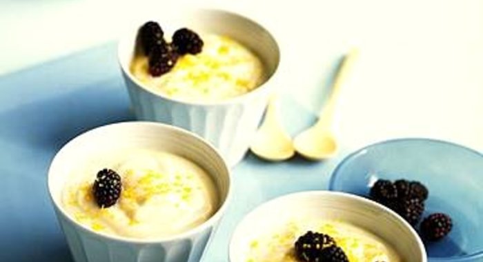 Лимонный крем с ежевикой