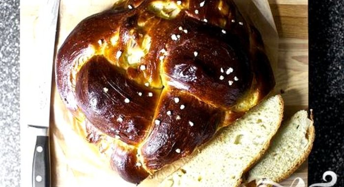 Хала с яблоками и медом