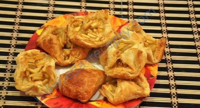 Слоеное пирожное с яблоком