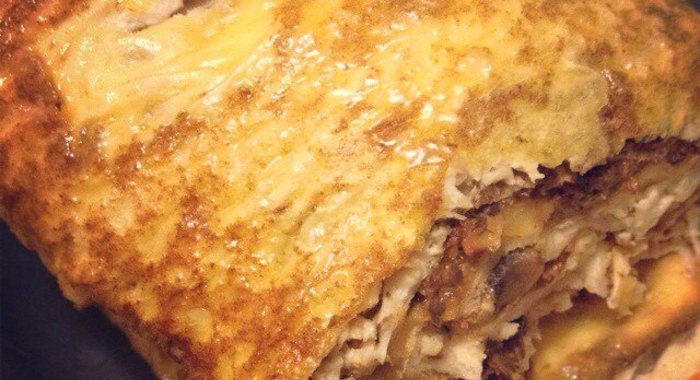 Запеченный рулет из лаваша с курицей и грибами