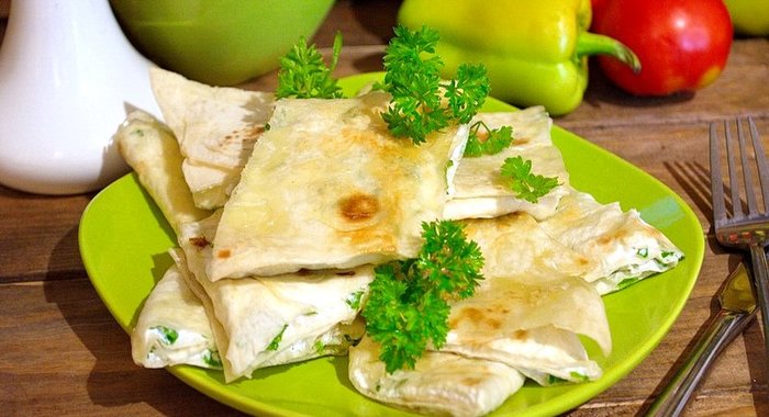 Лаваш с творогом в духовке