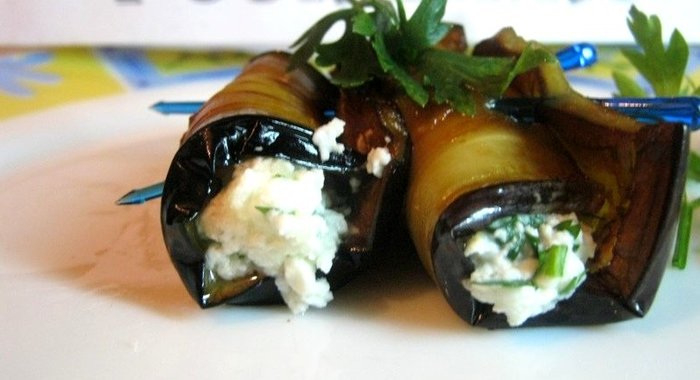 Рулеты из баклажанов с творогом