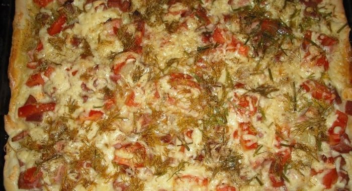 Пицца с варёной колбасой