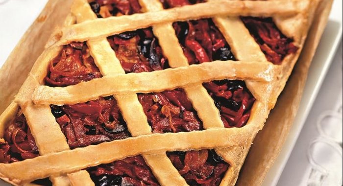 Пирог с колбасой