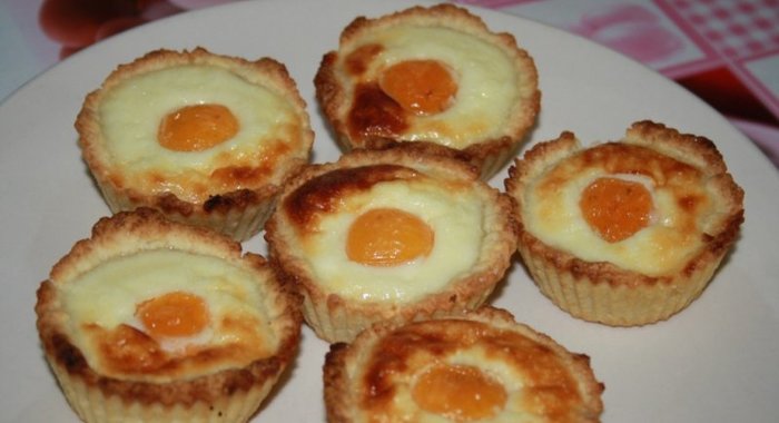 Песочные корзинки с кремом и абрикосом Яишенки