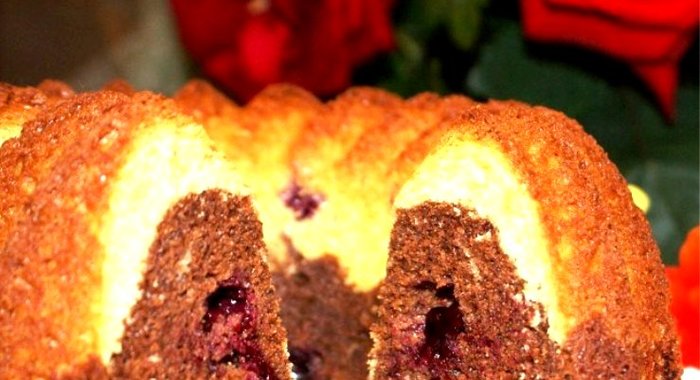 Творожный кекс со смородиной