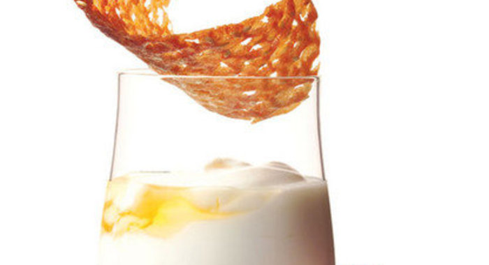 Личи в йогурте с печеньем