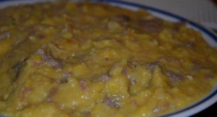 Гороховая каша с тушенкой