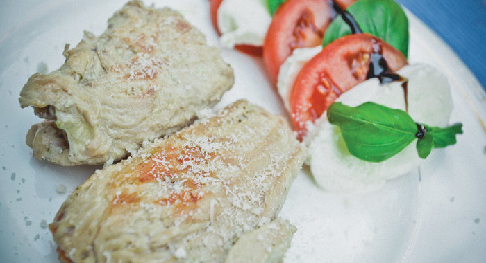 Рулетики из индейки с сыром и базиликом за 30 минут