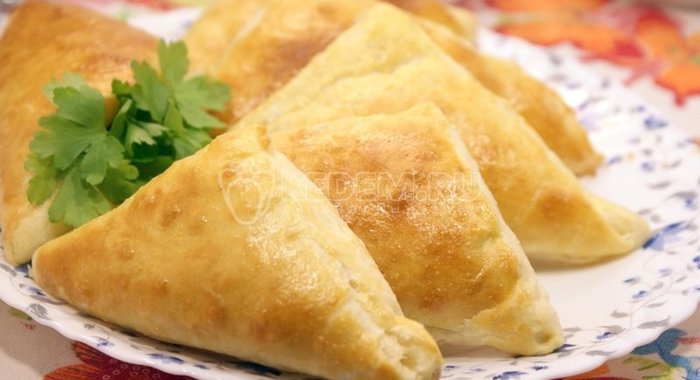 Слоёные пирожки с мясом