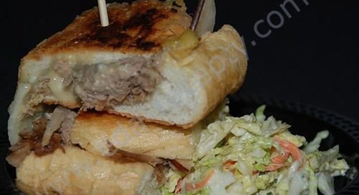 Оригинальные бутерброды с грушей и сыром бри