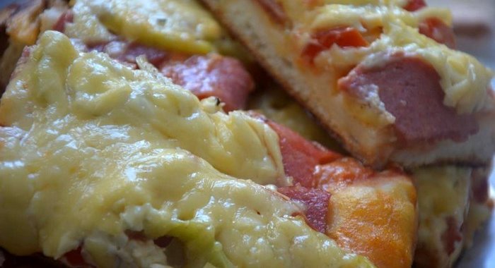 Пицца на дрожжевом тесте с плавленным сыром