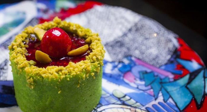 Пирожное малина-фисташка