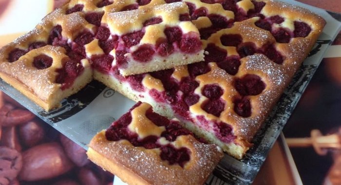 Пирог с малиной