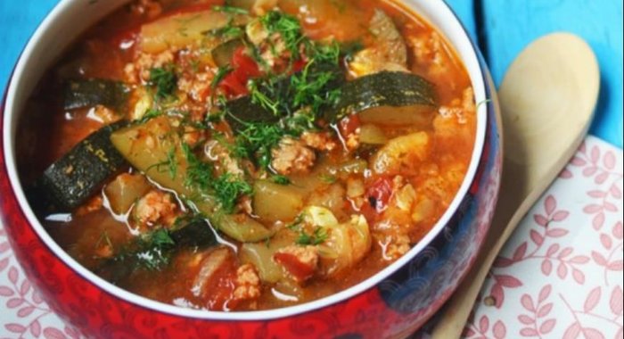 Рагу из цуккини и мясного фарша в прованском стиле
