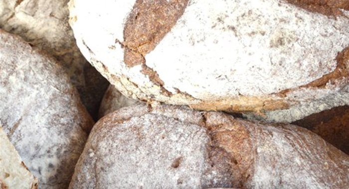 Хлеб с орехами пекан и клюквой