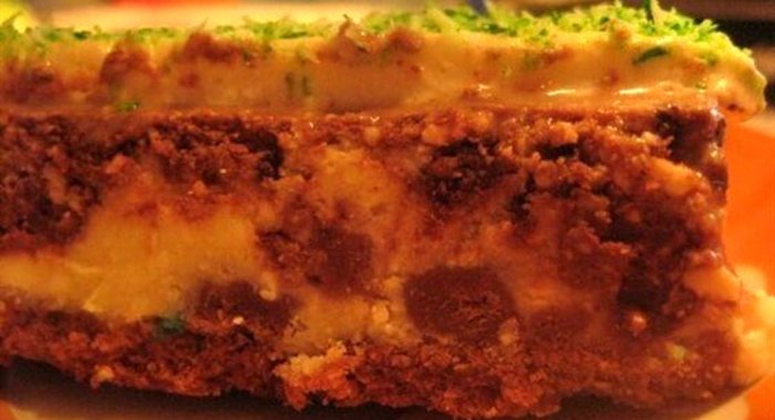 Чиз-кейк из тонких блинов с клубничным джемом