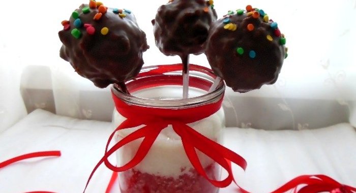 Пирожные на палочке